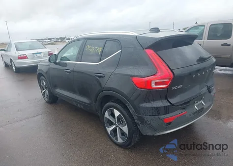 2025 Volvo Xc40 B5 Core Bright Theme z USA, uszkodzony, nr VIN YV4L12UJ4S2607421